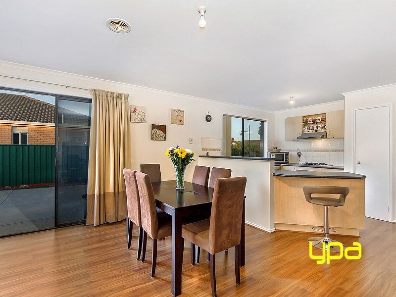 15 Strickland Crescent, Burnside VIC 3023