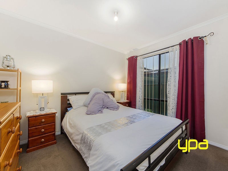 15 Strickland Crescent, Burnside VIC 3023