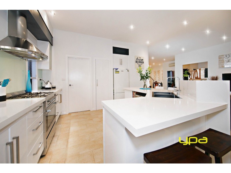 2 Lonsdale Court, Caroline Springs VIC 3023