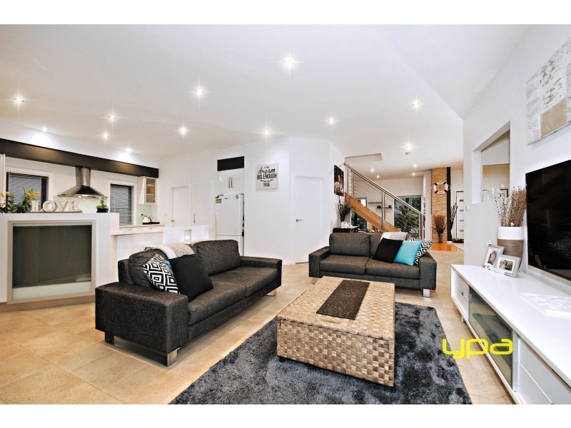 2 Lonsdale Court, Caroline Springs VIC 3023