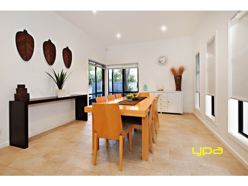 2 Lonsdale Court, Caroline Springs VIC 3023