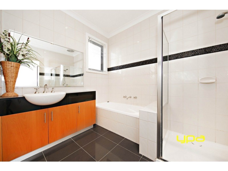 2 Lonsdale Court, Caroline Springs VIC 3023