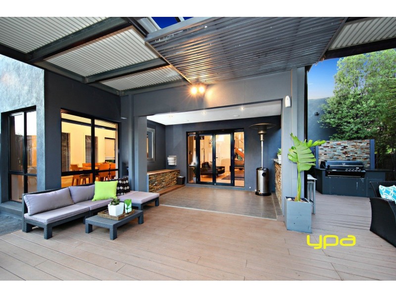 2 Lonsdale Court, Caroline Springs VIC 3023