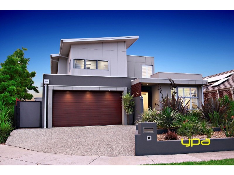 28 Woodward Way, Caroline Springs VIC 3023