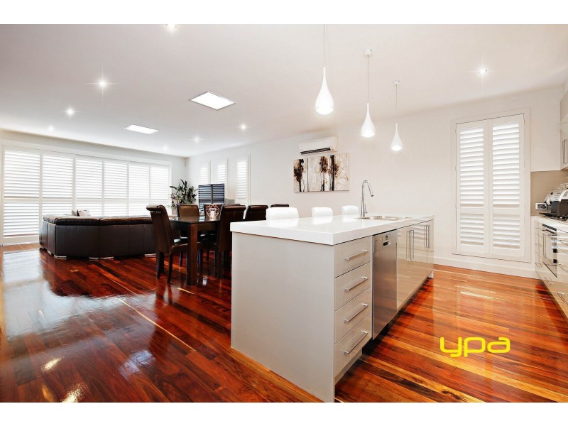 28 Woodward Way, Caroline Springs VIC 3023