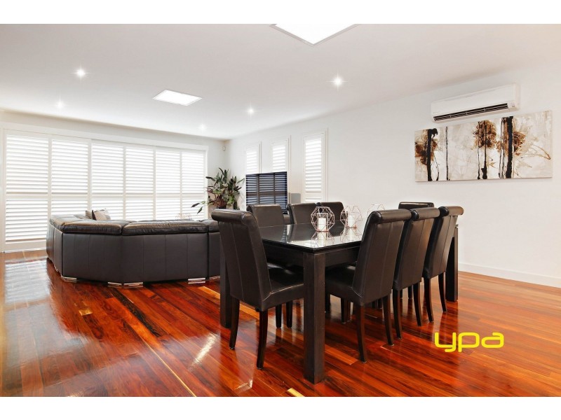 28 Woodward Way, Caroline Springs VIC 3023