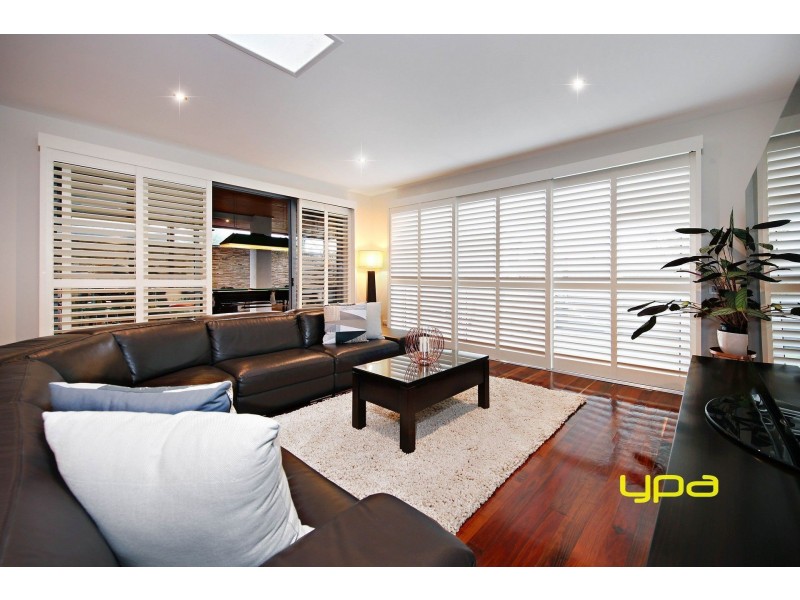 28 Woodward Way, Caroline Springs VIC 3023