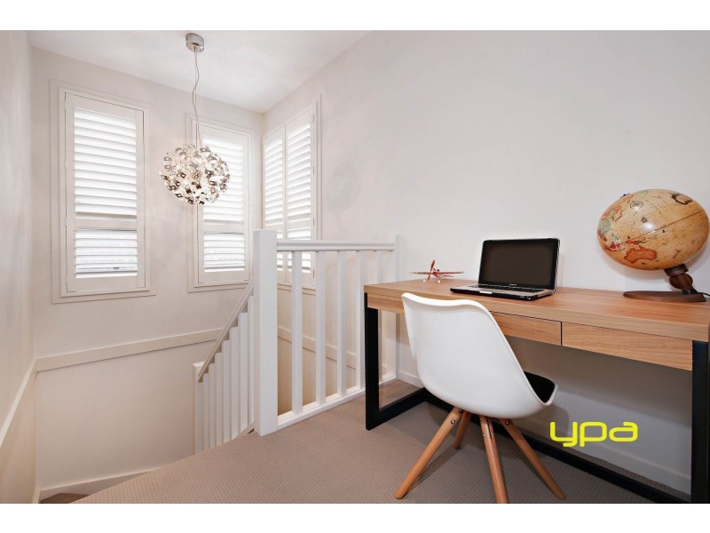 28 Woodward Way, Caroline Springs VIC 3023