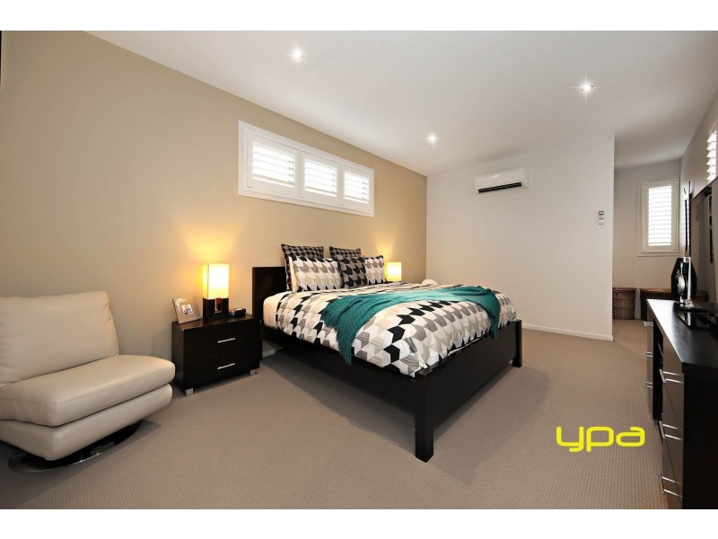 28 Woodward Way, Caroline Springs VIC 3023