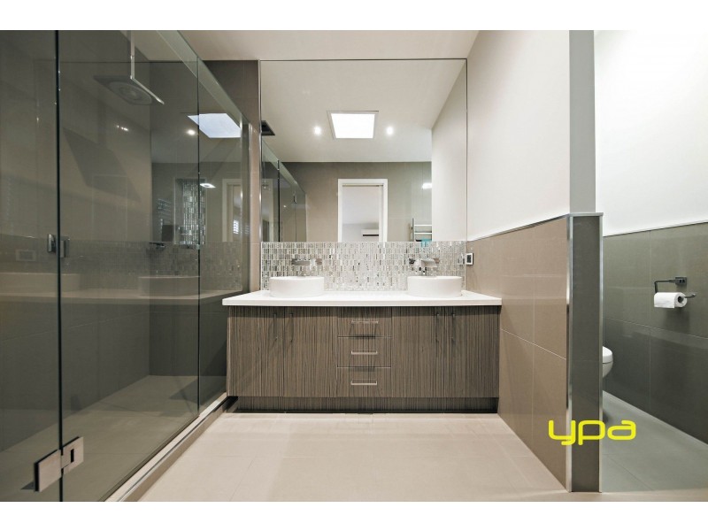 28 Woodward Way, Caroline Springs VIC 3023