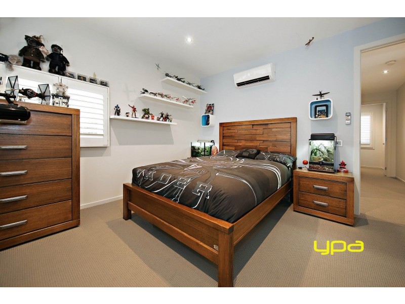 28 Woodward Way, Caroline Springs VIC 3023