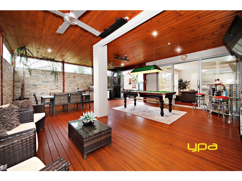 28 Woodward Way, Caroline Springs VIC 3023