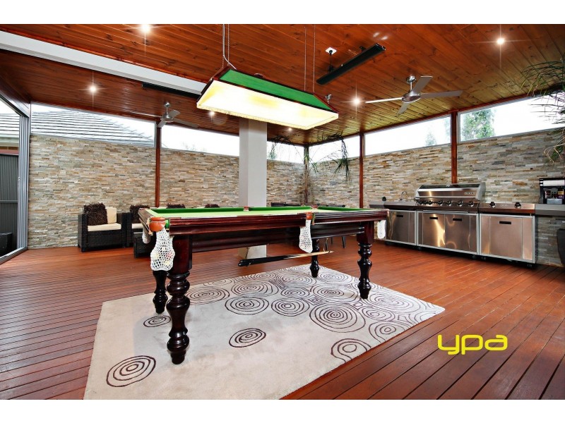 28 Woodward Way, Caroline Springs VIC 3023