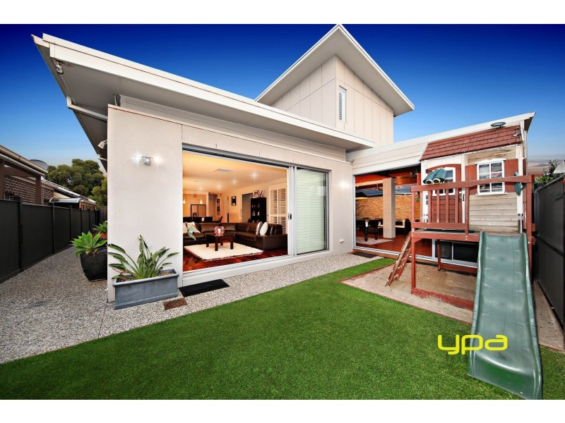 28 Woodward Way, Caroline Springs VIC 3023