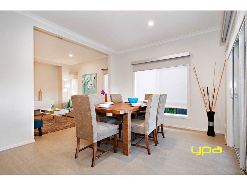 9 Beaconsfield Lane, Caroline Springs VIC 3023