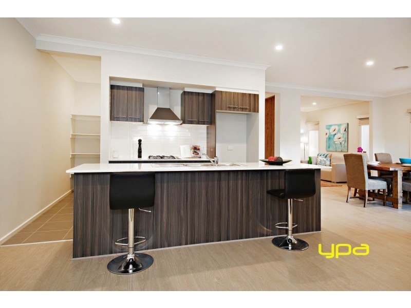 9 Beaconsfield Lane, Caroline Springs VIC 3023