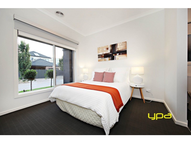 9 Beaconsfield Lane, Caroline Springs VIC 3023