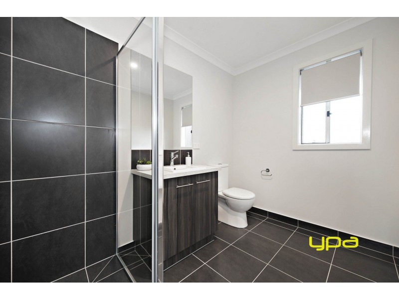 9 Beaconsfield Lane, Caroline Springs VIC 3023