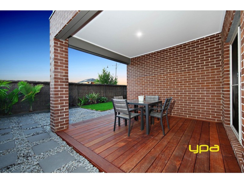 9 Beaconsfield Lane, Caroline Springs VIC 3023