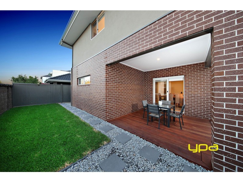 9 Beaconsfield Lane, Caroline Springs VIC 3023