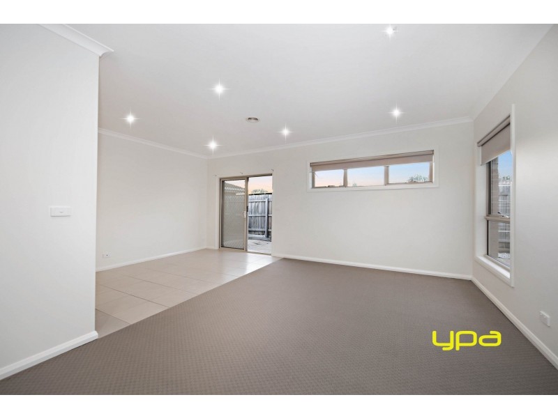 33 Adams Street, St Albans VIC 3021