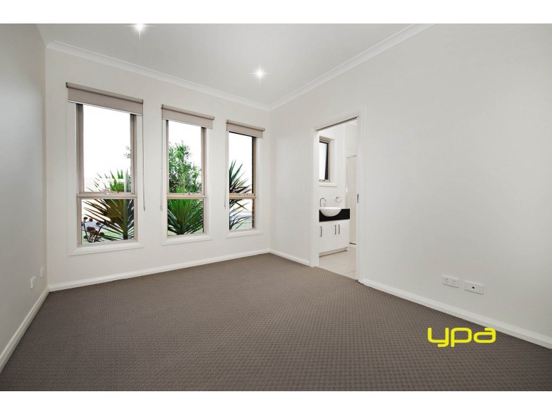 33 Adams Street, St Albans VIC 3021