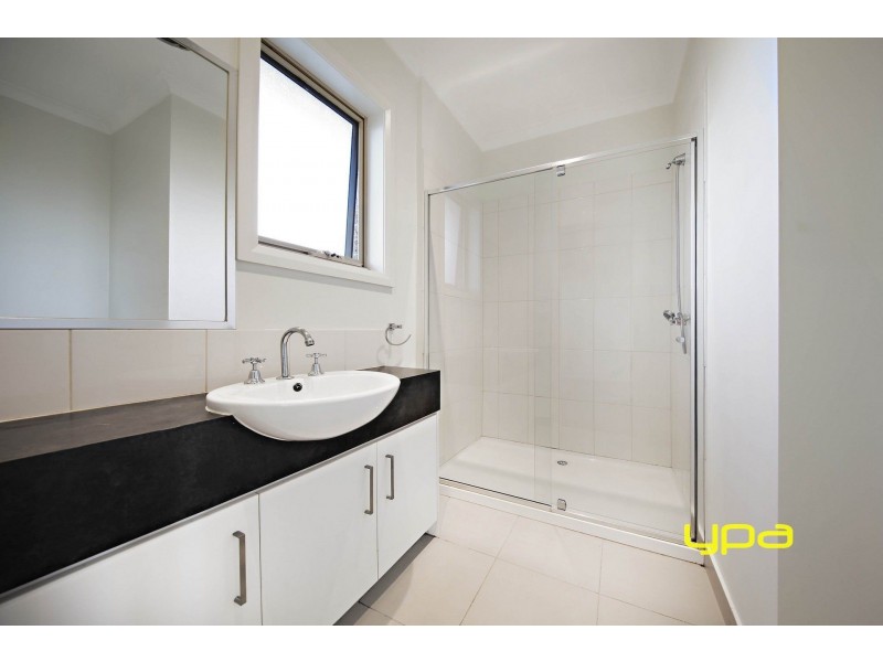 33 Adams Street, St Albans VIC 3021