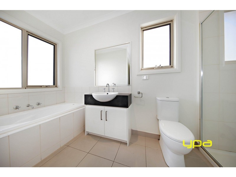 33 Adams Street, St Albans VIC 3021