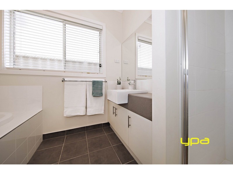 39 Broadway, Caroline Springs VIC 3023