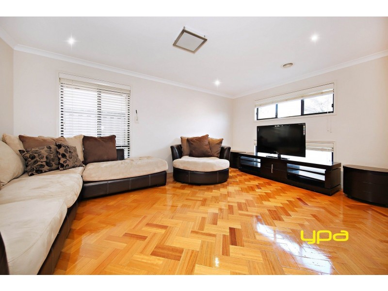 18 Deakin Grove, Burnside Heights VIC 3023