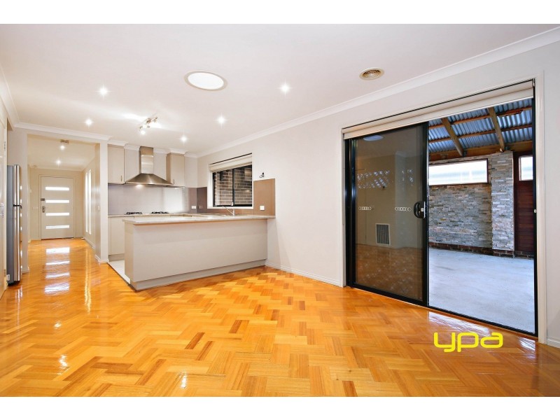 18 Deakin Grove, Burnside Heights VIC 3023