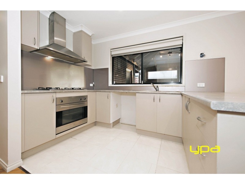 18 Deakin Grove, Burnside Heights VIC 3023