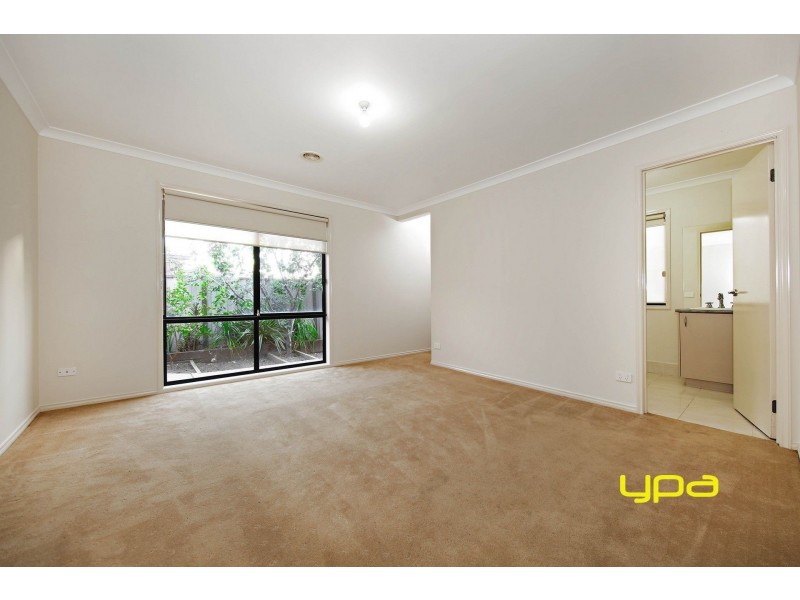 18 Deakin Grove, Burnside Heights VIC 3023