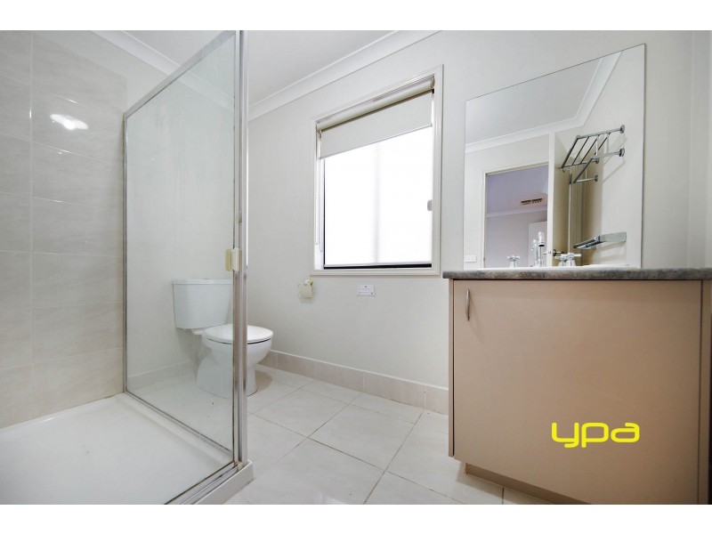 18 Deakin Grove, Burnside Heights VIC 3023