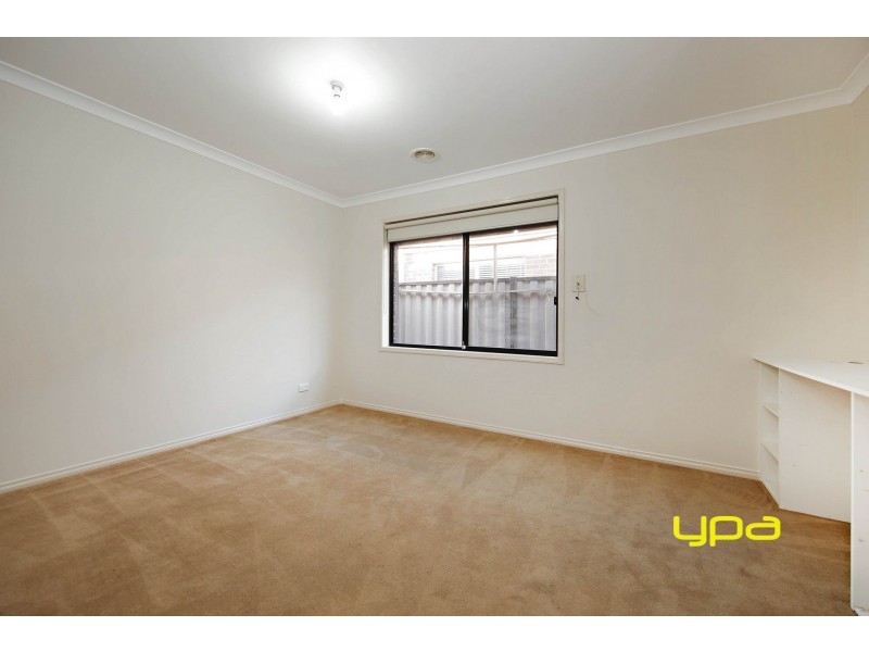 18 Deakin Grove, Burnside Heights VIC 3023