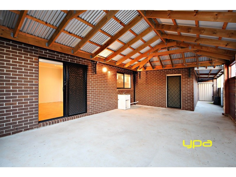 18 Deakin Grove, Burnside Heights VIC 3023