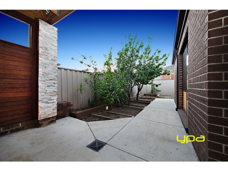 18 Deakin Grove, Burnside Heights VIC 3023