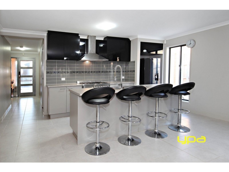 12 Phoenix Grove, Plumpton VIC 3335