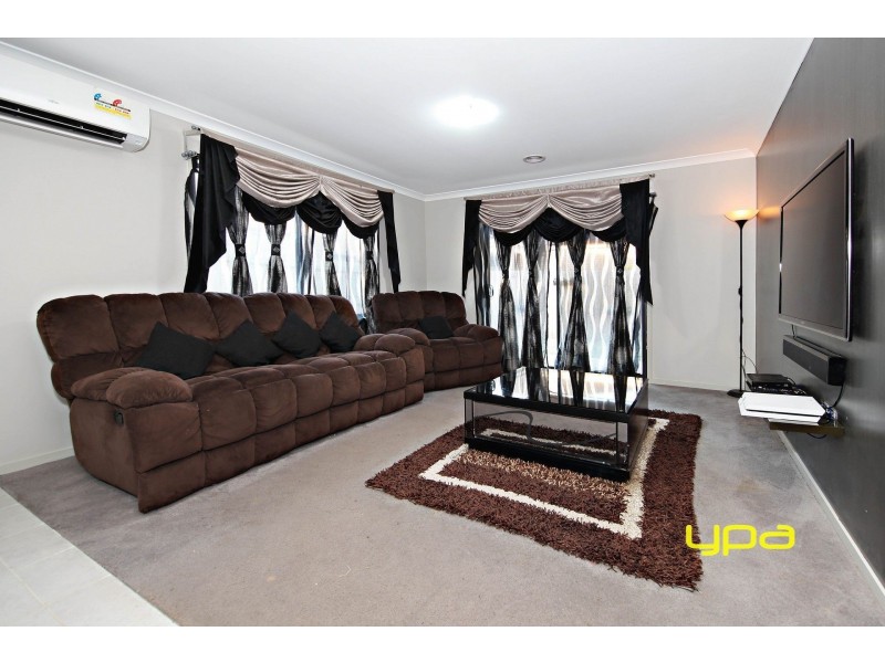 12 Phoenix Grove, Plumpton VIC 3335