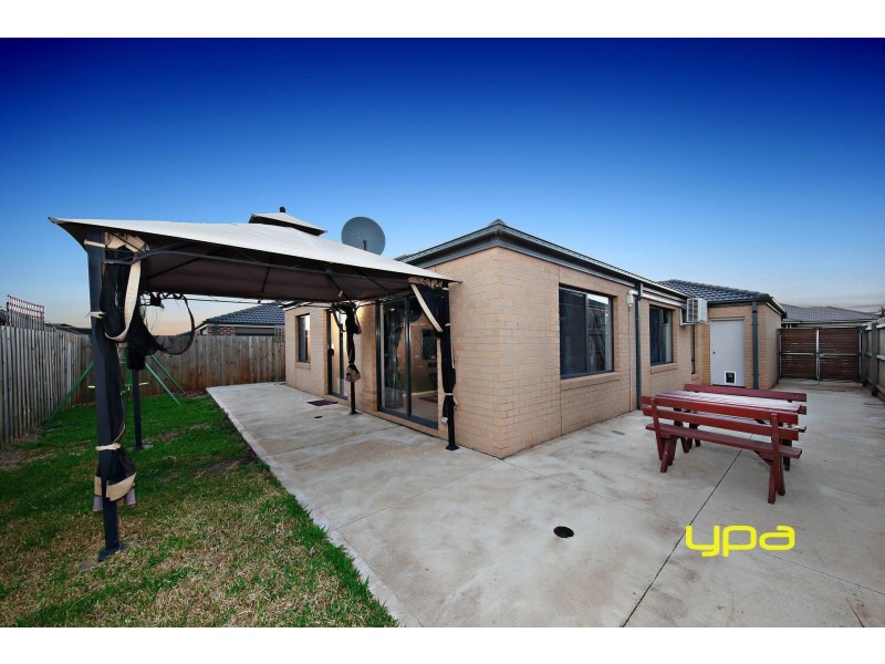 12 Phoenix Grove, Plumpton VIC 3335