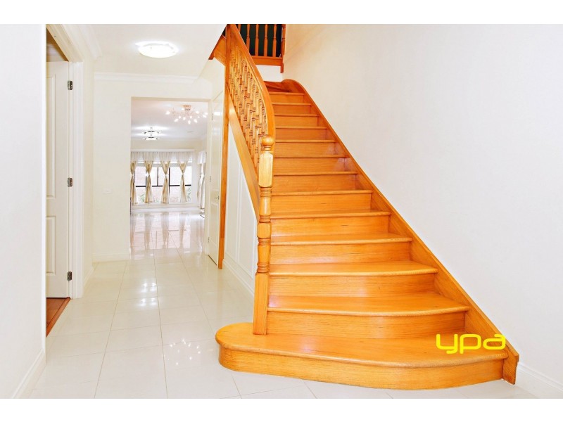 2 Orrong Parade, Caroline Springs VIC 3023