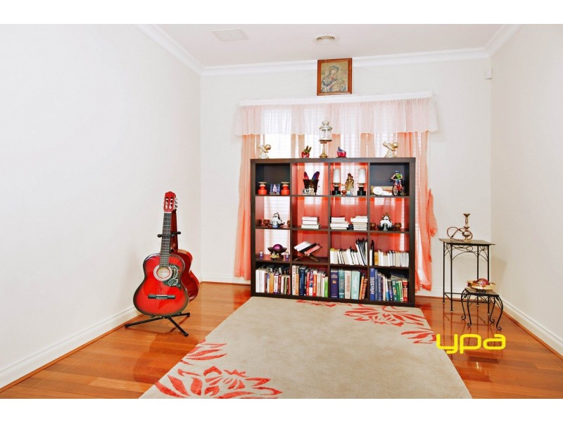 2 Orrong Parade, Caroline Springs VIC 3023