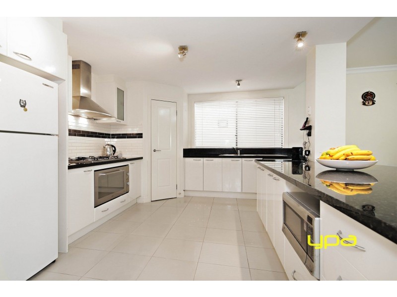 2 Orrong Parade, Caroline Springs VIC 3023