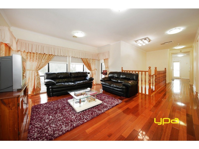 2 Orrong Parade, Caroline Springs VIC 3023