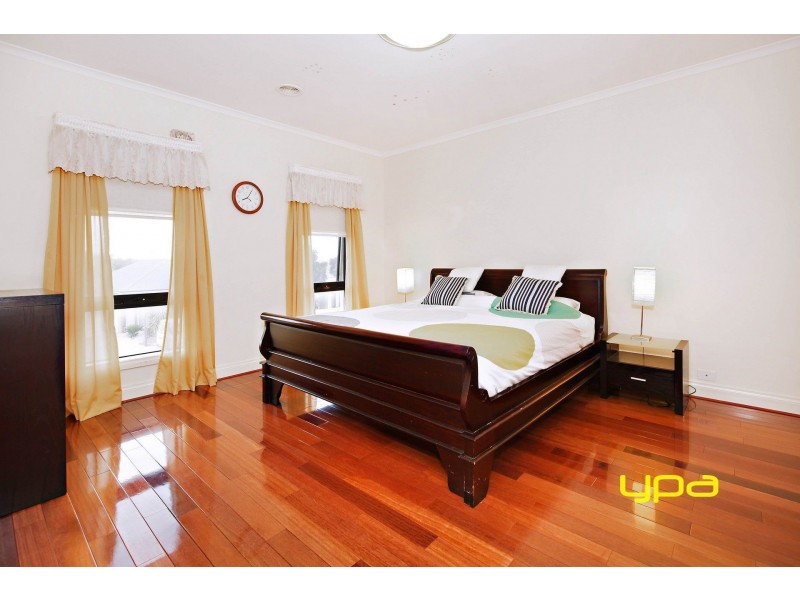 2 Orrong Parade, Caroline Springs VIC 3023