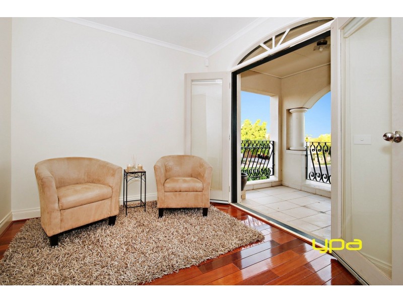 2 Orrong Parade, Caroline Springs VIC 3023