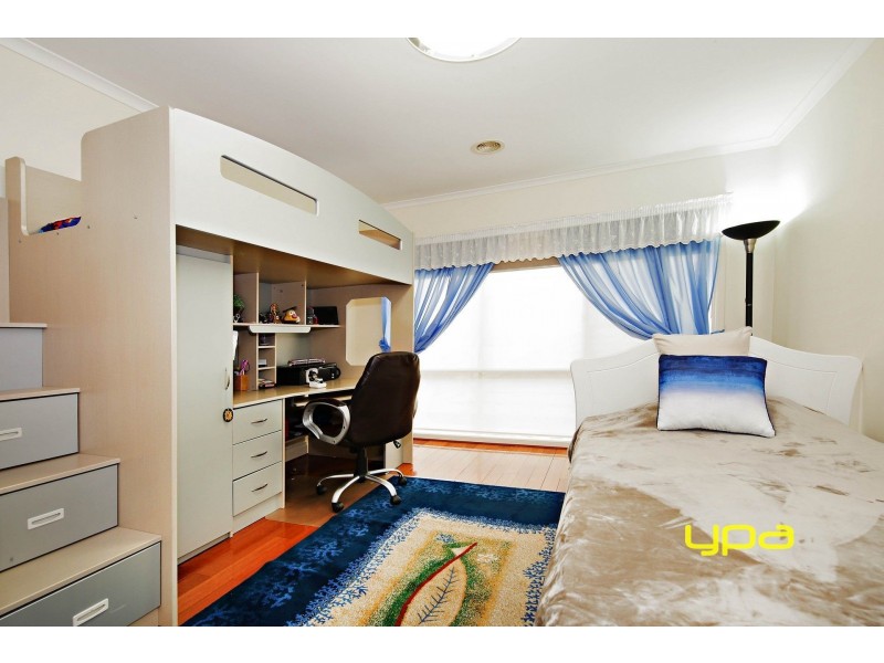 2 Orrong Parade, Caroline Springs VIC 3023