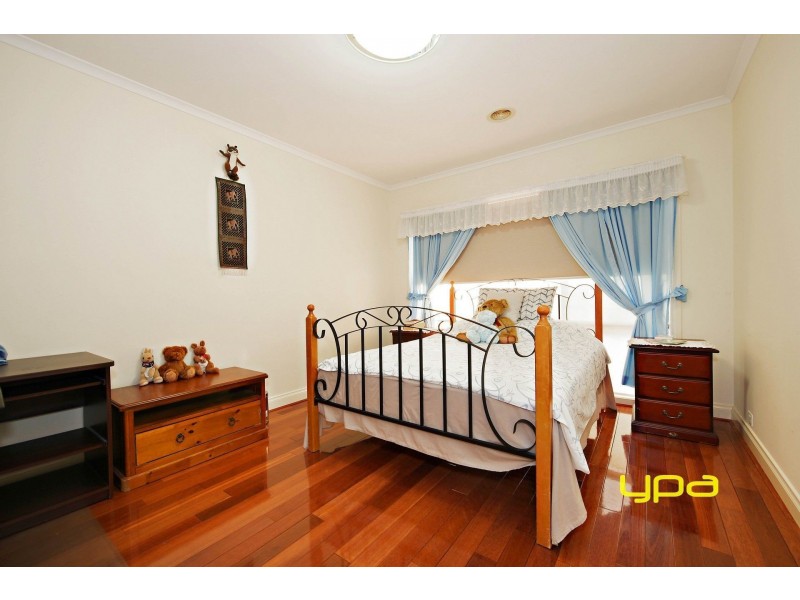 2 Orrong Parade, Caroline Springs VIC 3023