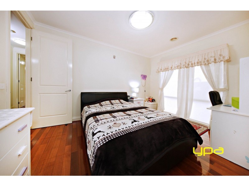 2 Orrong Parade, Caroline Springs VIC 3023