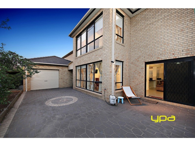 2 Orrong Parade, Caroline Springs VIC 3023